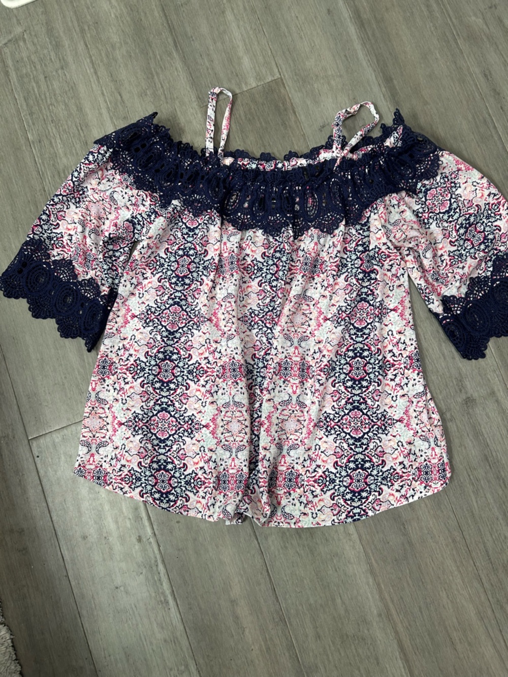 Summer top, off the shoulders